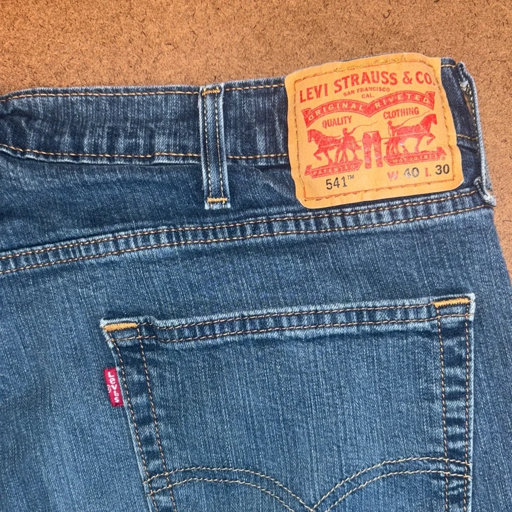 Levi's 541 Men's 40x30 Athletic Cut Blue Straight-Leg Denim Jeans